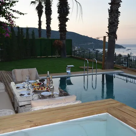 Mira Luxury Villa *