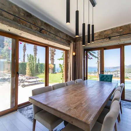 Mira Luxury Villa Torba