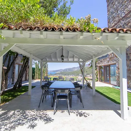 Mira Luxury Villa *