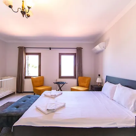 Mira Luxury Villa Torba