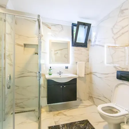 Mira Luxury Villa Torba
